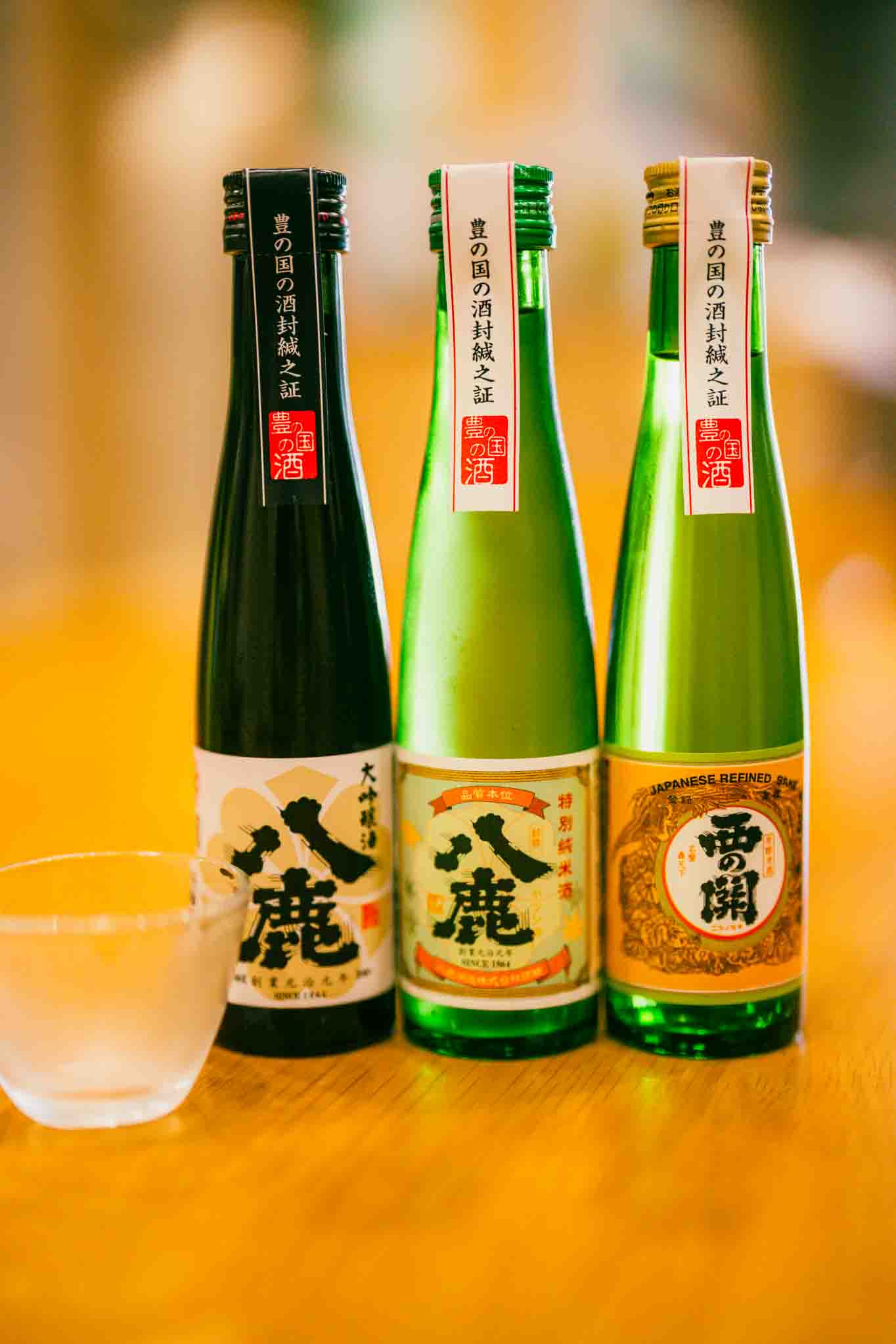 かねやで撮影した八鹿と西の関の日本酒